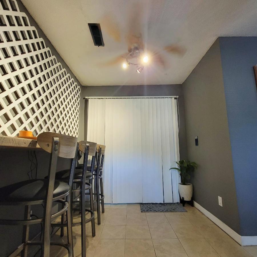 Villa Hi-Tek-Duplex A-Two 75In 4K Led Charleston Esterno foto
